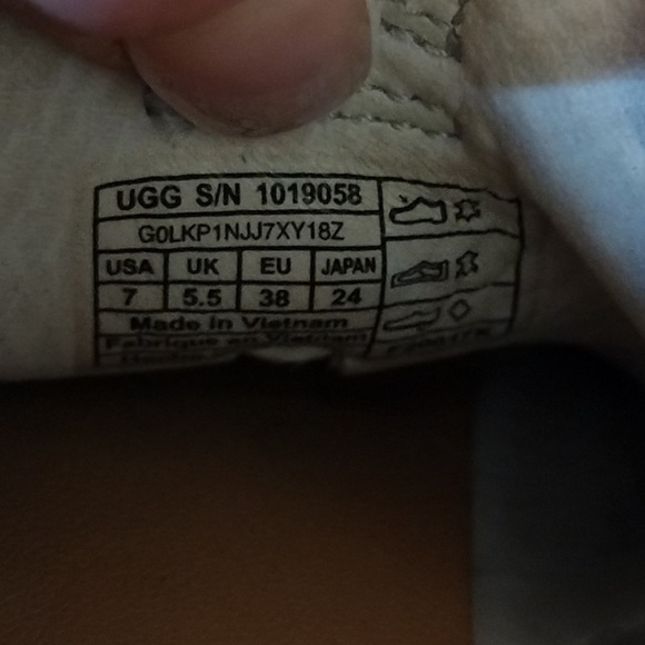 Ugg Australia Metallic Perforated Treadlite Stradust Lace Up Leather Sneakers - Picture 4 of 5